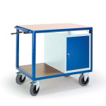 Höhenverstellbarer Tischwagen mit Stahlschrank