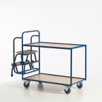 Tischwagen mit 2 Trittstufen (2 Etagen)