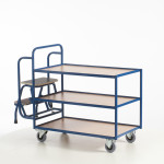 Tischwagen mit 2 Trittstufen (3 Etagen)